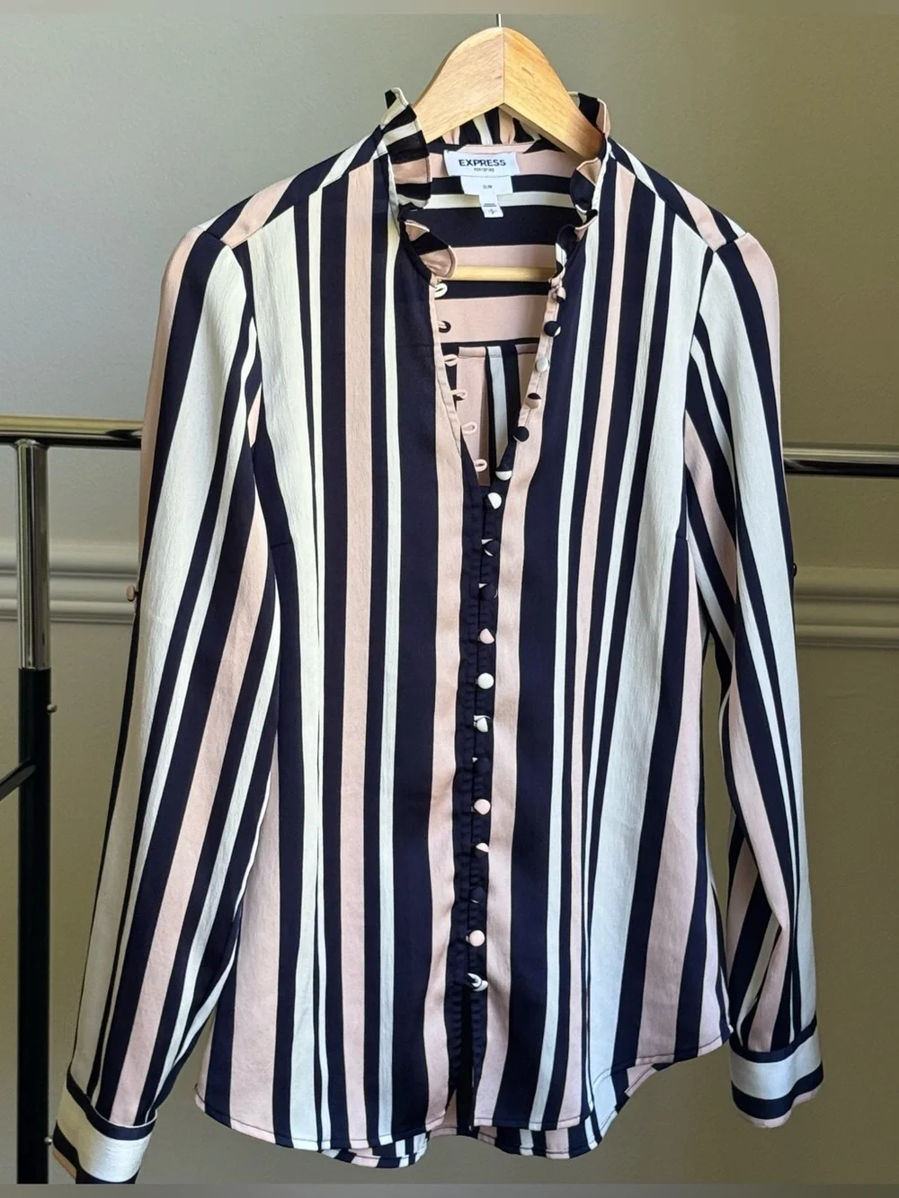 Express Portofino Blouse Striped Ruffle-Trim Button Front S Blush &Navy Preowned